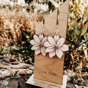 sprung flower dangle earrings